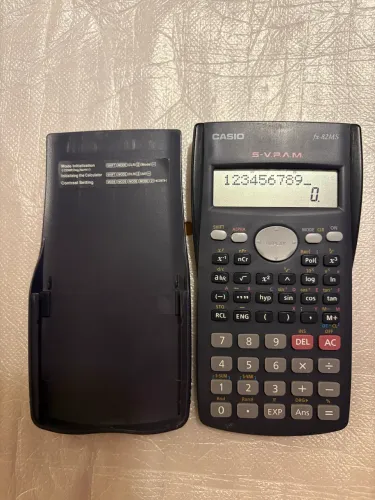 Calculadora científica Casio fx-82MS