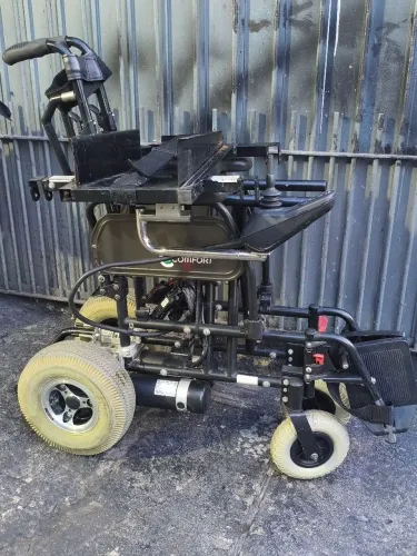 Cadeira de roda motorizada comfort