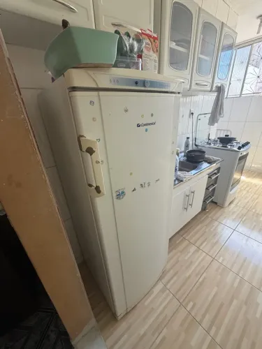 GELADEIRA COM DEFEITO