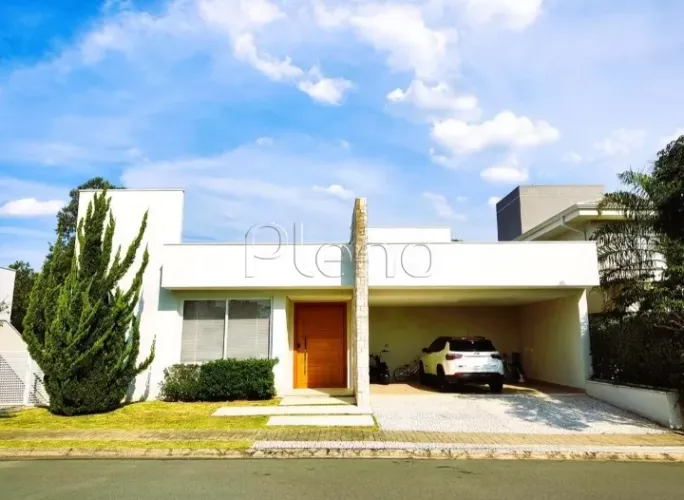 Casa à Venda no Condomínio Reserva das Palmeiras em Valinhos, no bairro Jardim Europa.