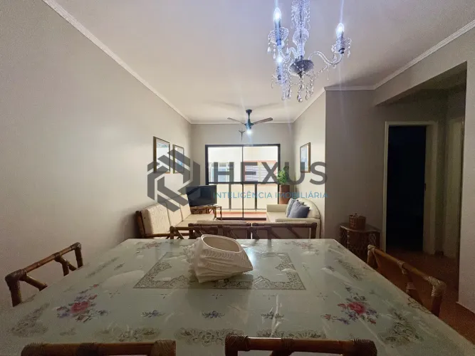 Apartamento com varanda na Praia da Enseada, Guaruja
