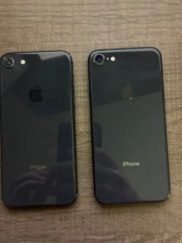 2x iPhone 8 para retirada de peças