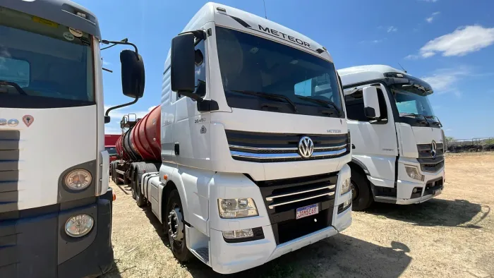 Caminhão Meteor 