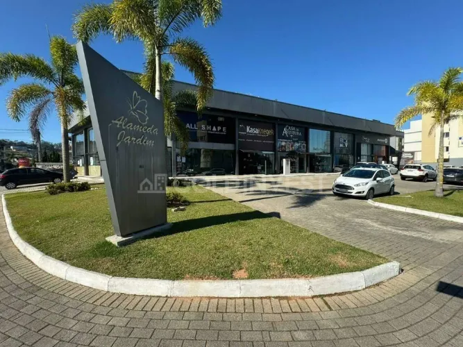 Sala comercial com 100m² no bairro Jardim Maluche!!!
