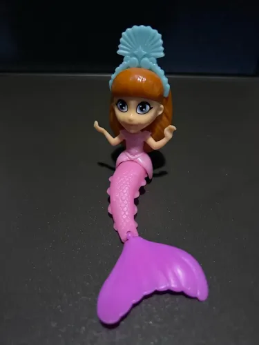 Sereia da coleção Mundo das Fadas do Kinder Ovo Maxi