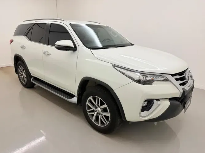 Toyota Hilux SW4 SRX 4X4 2.8 TDI 16V Dies. Aut. 2019