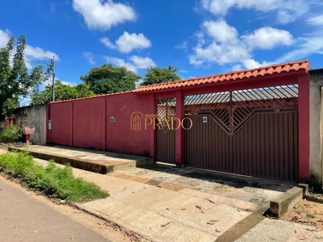 CASA À VENDA  EXCELENTE LOCALIZAÇÃO NO BAIRRO IGARAPÉ