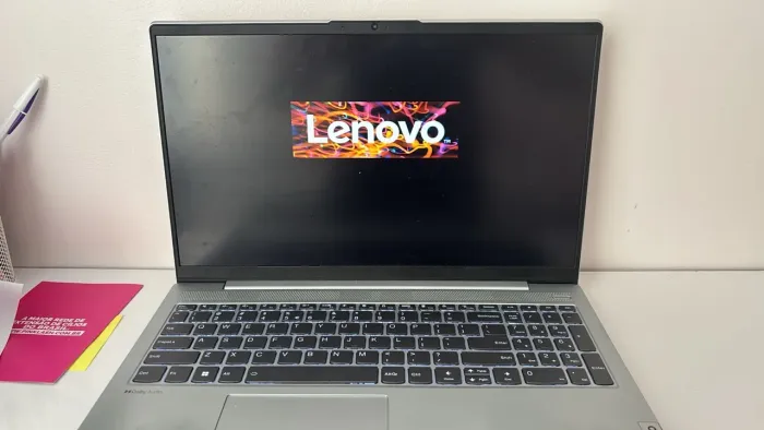 Notebook Lenovo (modelo IdeaPad 1i)