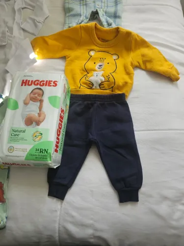 Roupas de RN, P e fralda RN ( conjunto e 2 macacão sem iso