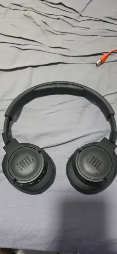 Jbl 710bt. Fone com 2 anos de uso, funcionando perfeitamente!!! 