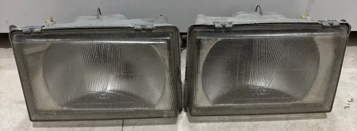 Par Faróis Cibie Originais Vw Gol/Parati/Saveiro/Voyage Quadrado 87 a 90  