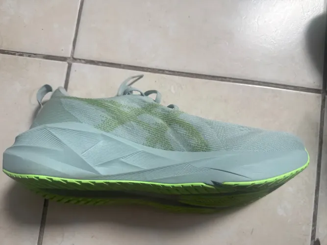 Tenis Asics Novablast tamanho 43