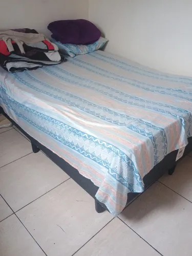 Cama casal com base e colchão
