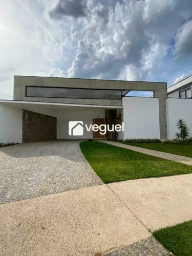 Casa em condomínio para aluguel com 261m², 3 quartos, sendo 3 suítes, 4 vagas de garagem, 