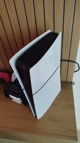 Ps5 1 tera com 2 controle novos e uma conta com 9 jogos pego iPhone no rolo