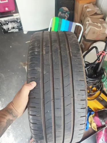 Pneu aro 20 225/35 R20
