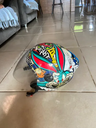 Capacete