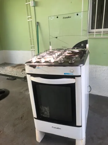 Fogão quatro bocas