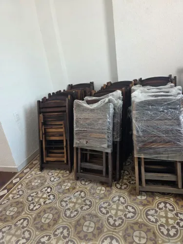 Mesa + 4 cadeiras  (restaurante-bar)
