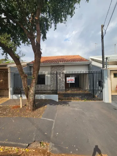 OPORTUNIDADE DE INVESTIR EM CASA ASSOBRADA NO JARDIM SÃO FRANCISCO
