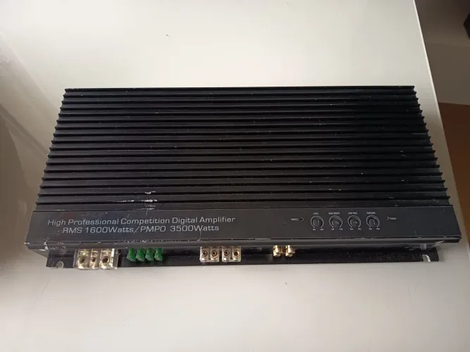 Módulo Digital Roadstar 1600w