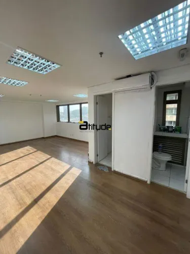 Sala comercial à venda no Edifício Beta Trade  Bethaville, Barueri | 33m², 2 banheiros, 1 