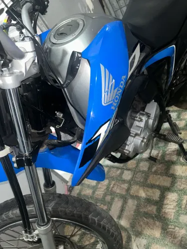 Moto Broz 160