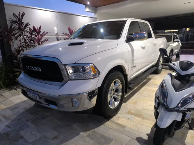 Ram Classic Laramie 5.7 V8 16V Gasolina 4X4 Aut. 2022