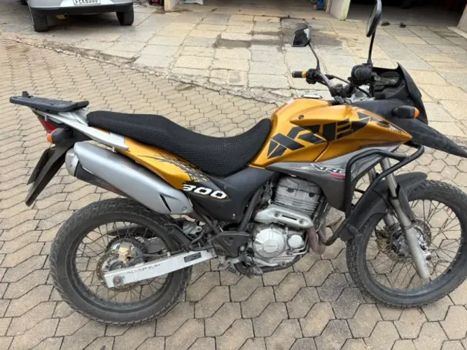 XRE 300 2010 Bem Conservada