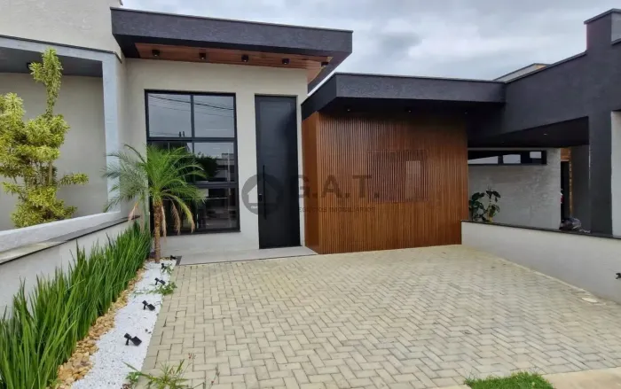 Casa em condomínio à venda no Horto Florestal em Sorocaba-SP: 3 quartos, 2 salas, 2 banhei