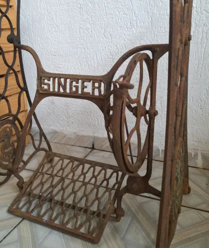 Base pé de maquina de costura Singer ferro fundido 