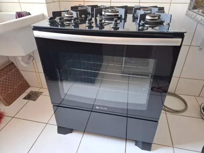 Fogão Atlas Agile UP. Gloss mesa de vidro,2 prateleiras,botões removíveis. 