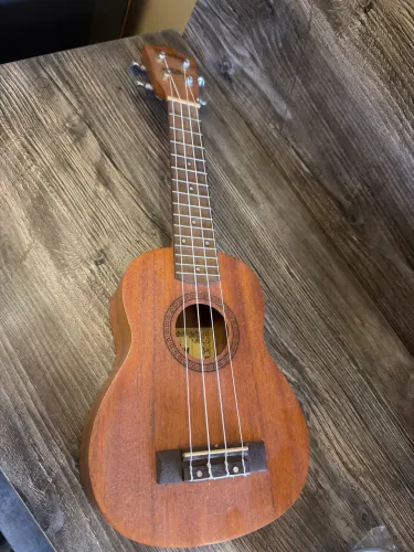 Ukulele Soprano Acústico Shelby