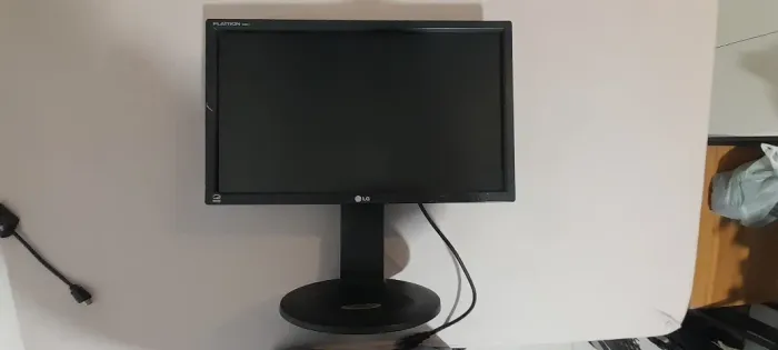 Monitor LG Flatron E2011P-BN 20 polegadas Widescreen.