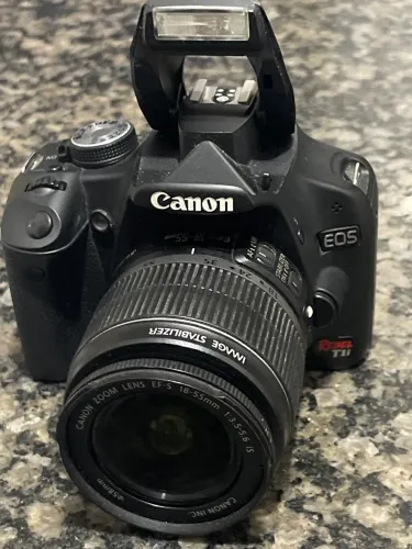 Câmera DSLR Canon EOS Rebel T1i + Lente 18-55mm (Excelente Estado)