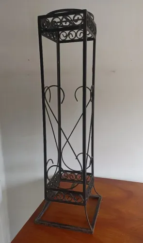 PROMOÇÃO! Coluna / Suporte Decorativo Metálico Preto Trabalhado - 90x28cm