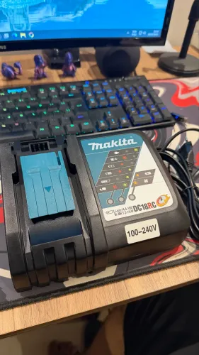 Carregador de bateria makita rápido 18v linha lxt DC18RC