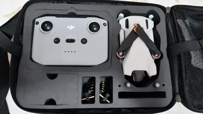 Drone DJI Mini 3 Com Bolsa de transporte + Cartão SD 128GB Kodak