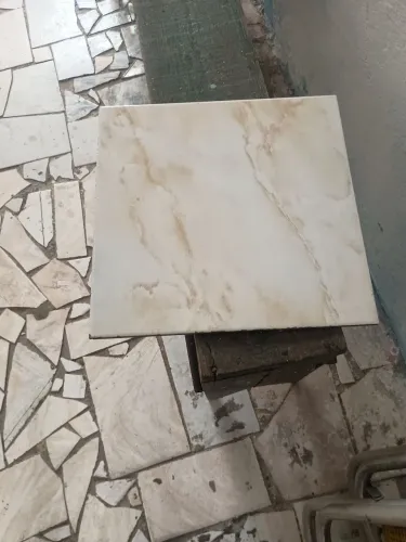 PISO PORCELANATO 38,5 x 38,5