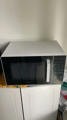Micro-ondas Midea 35 L - semi novo- excelente estado