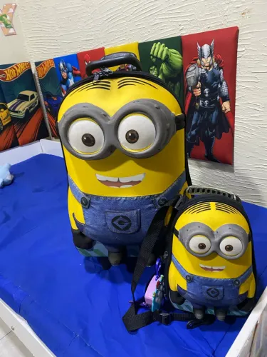 Kit Mochila e Lancheira Escolar em 3D Minions com Rodinhas Tripla Perfeito estado