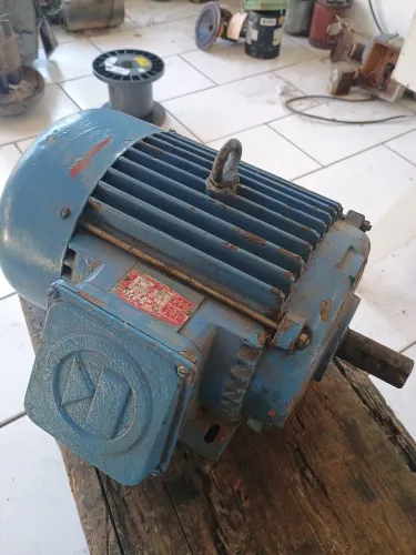 Motor 3 CV , 8 pólos, 950 RPM, 3.800 REAIS