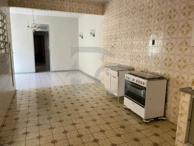 Casa Ampla com 5 Quartos e Quintal Espaçoso no Santo Antônio