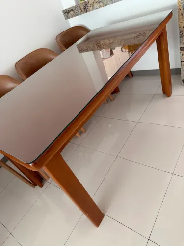 Mesa de jantar nova com 2 cadeiras