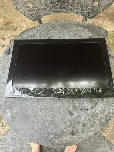 Vendo TV com defeito para conserto ou retirada de peças