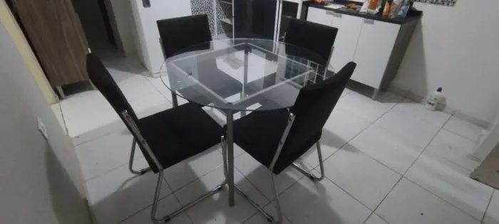 Mesa de cozinha com 4 cadeiras