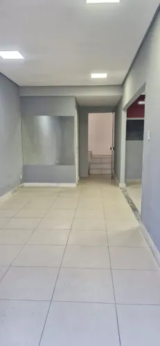 Oportunidade de Aluguel: Prédio Comercial na Rua Arauá, 533. Vizinho ao Emagrecentro.