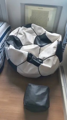 Conjunto de Puff grande bola de futebol  + Puff quadrado para apoio dos pés