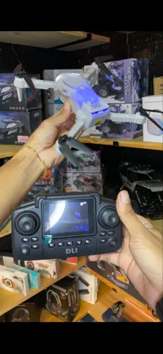 Drone Max com tela no controle