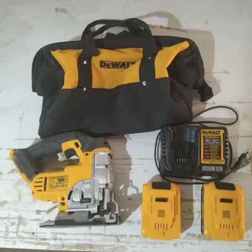 Serra Tico Tico DCS331 DeWalt 2 baterias 20V Max, base carregamento e bolsa, tudo original